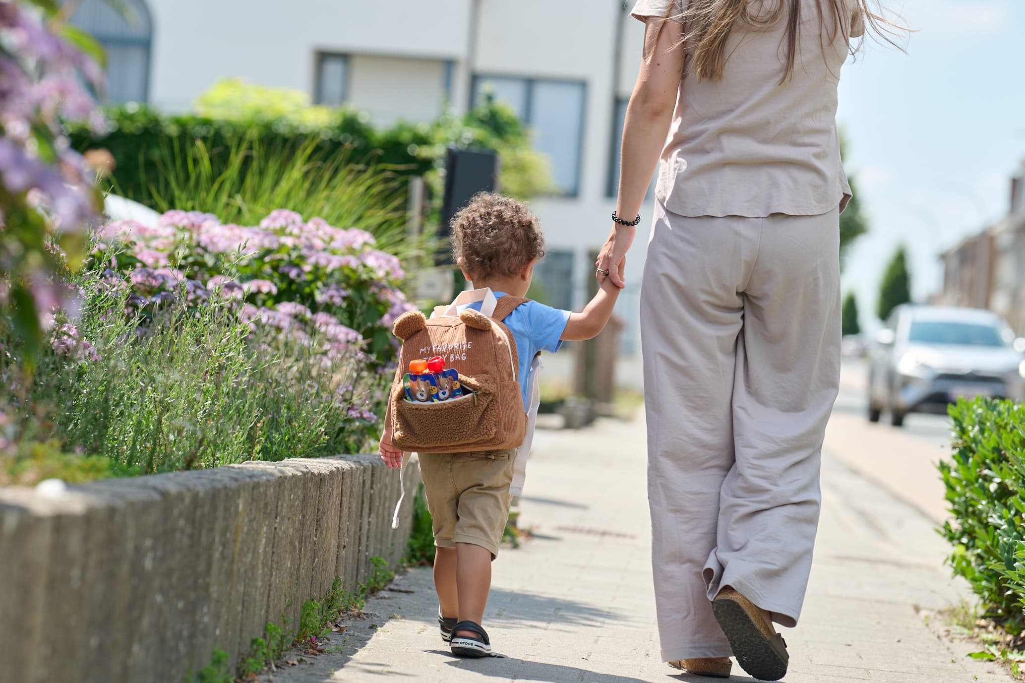 Le premier jour d'école de votre tout-petit, une grande aventure pour les parents et l'enfant.
