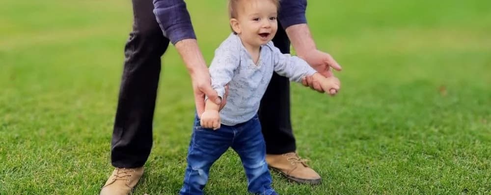 Les premiers pas de votre enfant - et les inévitables chutes